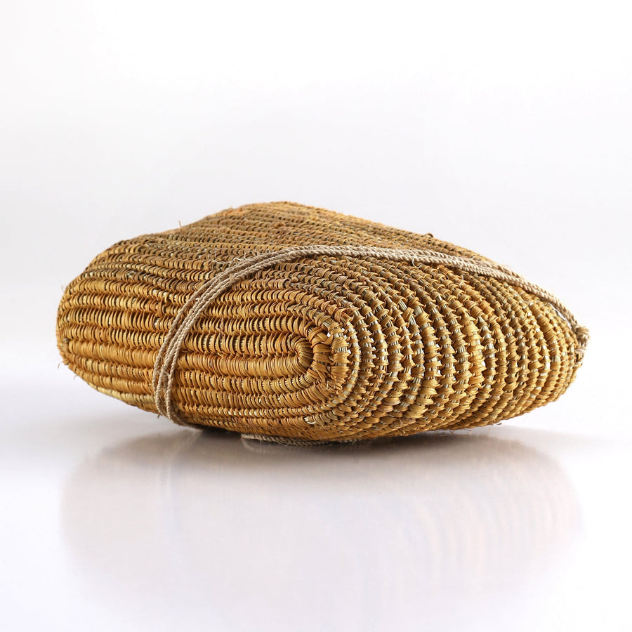 Aboriginal Artwork by Wulŋuwulŋu Guyula Wendy, Bathi (woven basket)